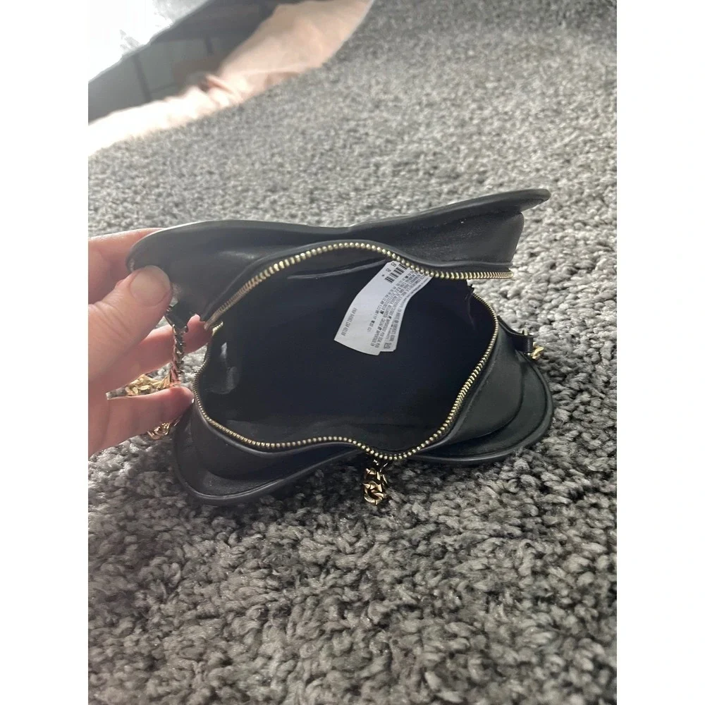 Forever 21 Crossbody Bag Womens Black Good Quilted Heart Shaped Gold Chain Strap